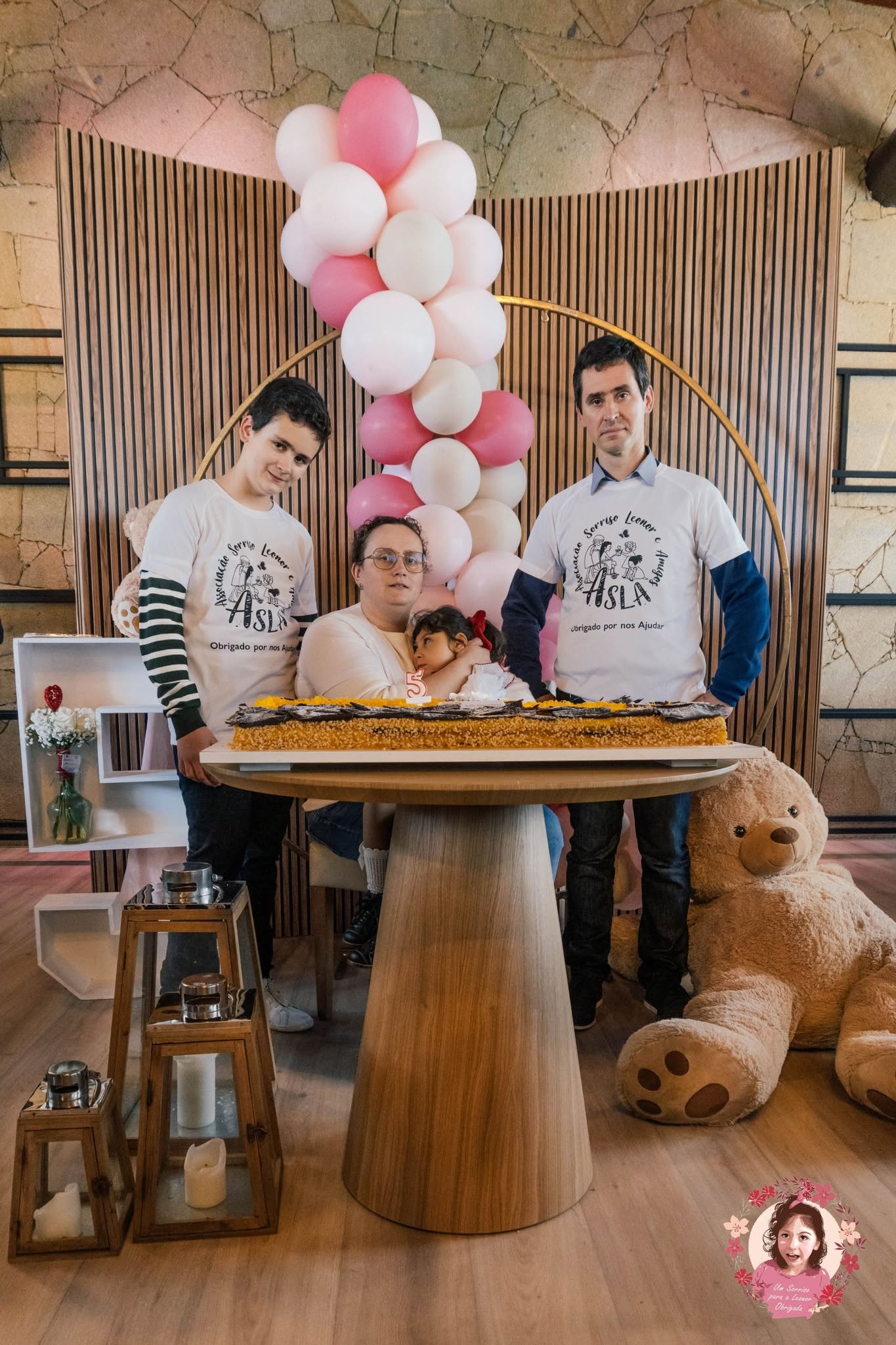 A família da Leonor no seu aniversário, com a associação ASLA