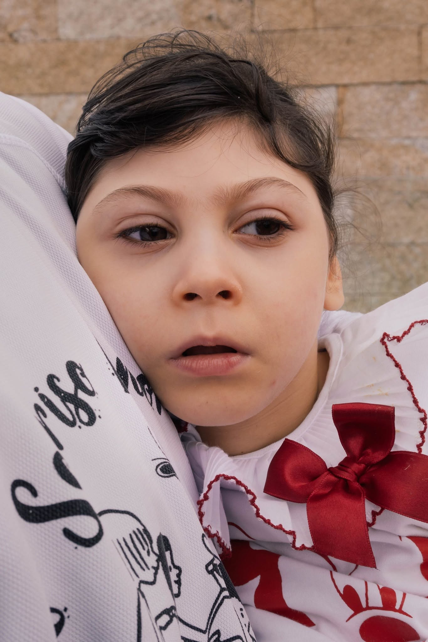 Leonor com a t-shirt da ASLA, num momento de coragem e esperança